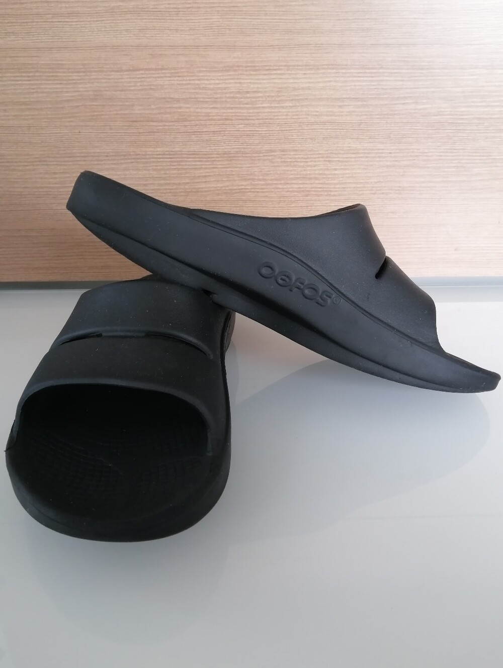 Oofos Ooahh Black Slide Sandals Men's 7 Women's 9